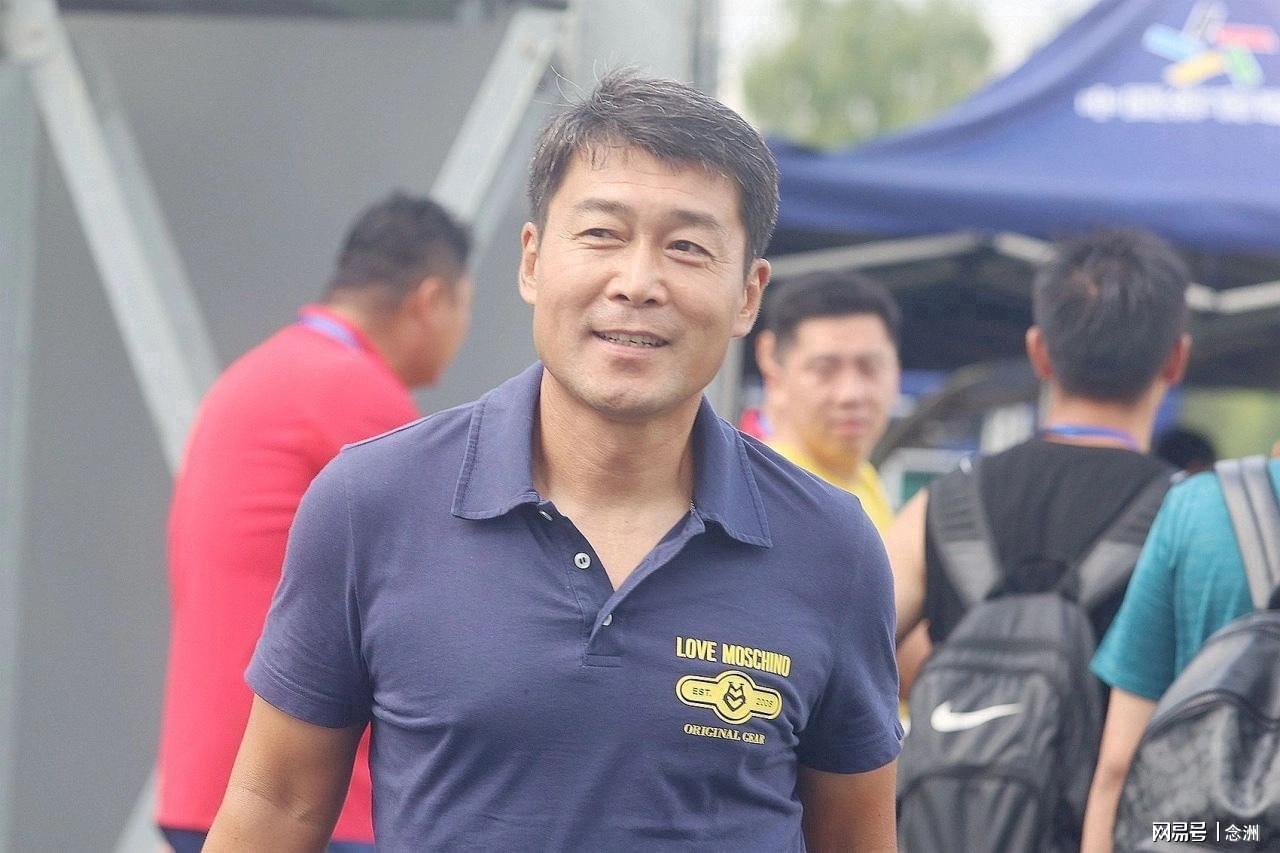 HBM混合键合凉了!三星、SK海力士急刹车:HBM4用不上 HBM5也悬
