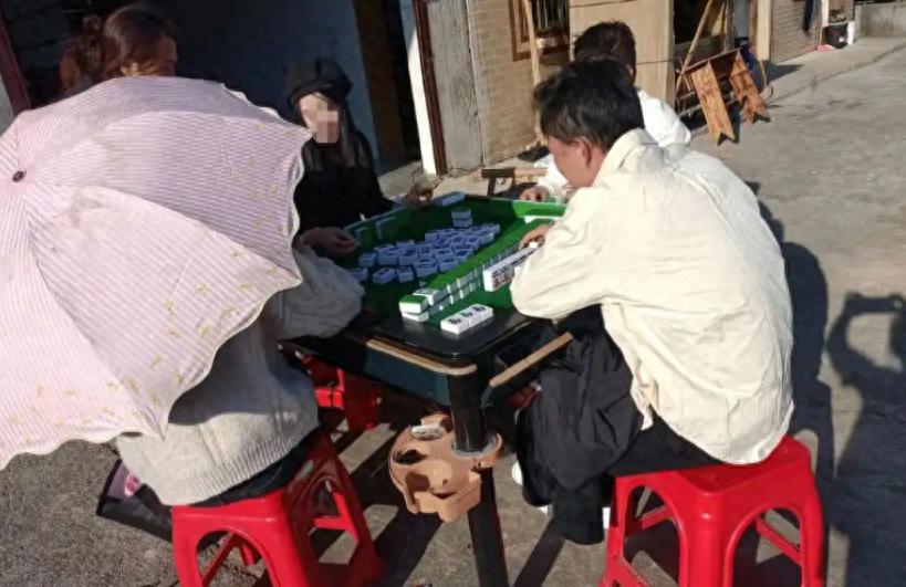 除了性生活,就是打麻将!2000多县城普通人的生活现状只能这样?