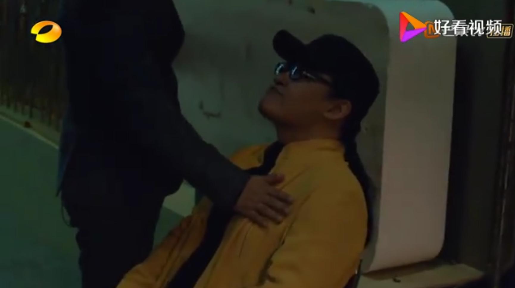 刘欢七年前曾在录制《歌手》时心律失常、手抖,服下速效救心丸后缓解,李锐透露:他刚做了心脏支架手术
