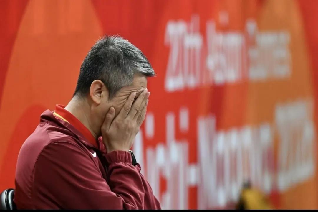 媒体人:周琦主动表态愿战亚运却落选,郭士强称其没参加夏天集训